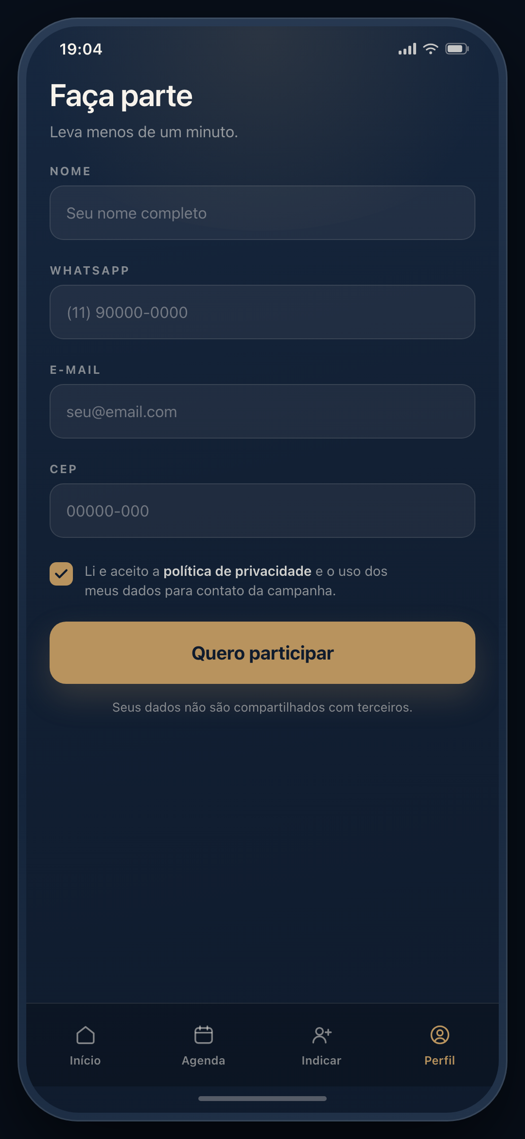 Tela de cadastro do aplicativo, com campos curtos e o aceite do que a pessoa vai receber.